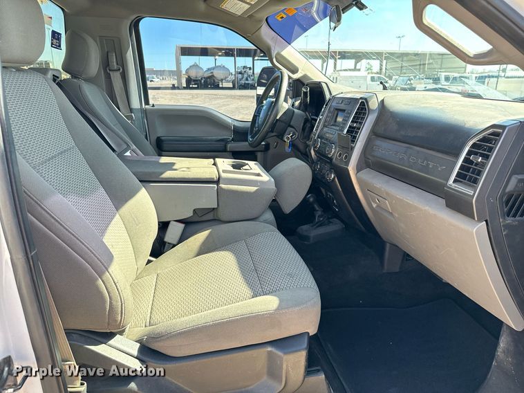 image for item EJ0196 2017 Ford F550 Super Duty bucket truck