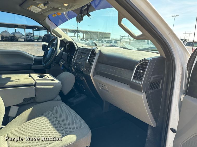 image for item EJ0196 2017 Ford F550 Super Duty bucket truck