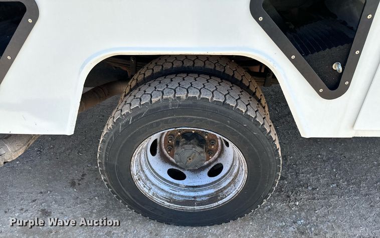 image for item EJ0196 2017 Ford F550 Super Duty bucket truck