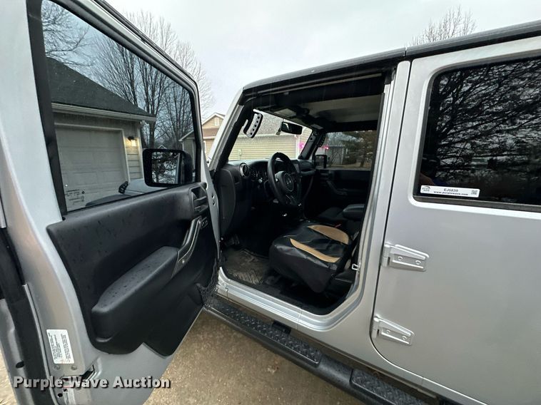 image for item EJ6839 2012 Jeep Wrangler Unlimited SUV