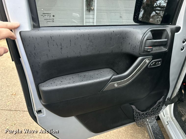 image for item EJ6839 2012 Jeep Wrangler Unlimited SUV