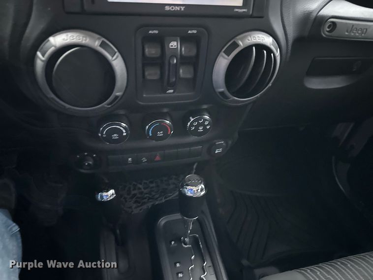 image for item EJ6839 2012 Jeep Wrangler Unlimited SUV