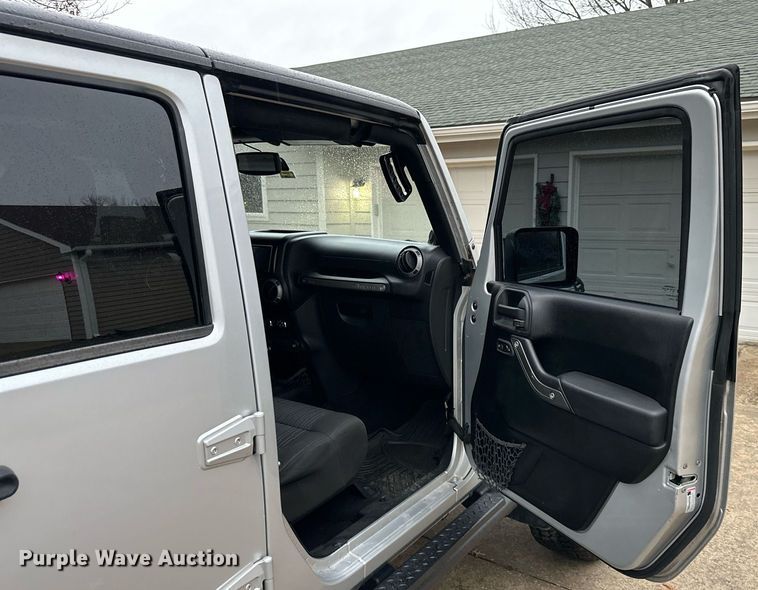 image for item EJ6839 2012 Jeep Wrangler Unlimited SUV