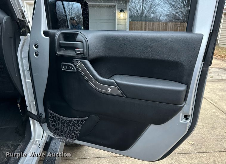 image for item EJ6839 2012 Jeep Wrangler Unlimited SUV