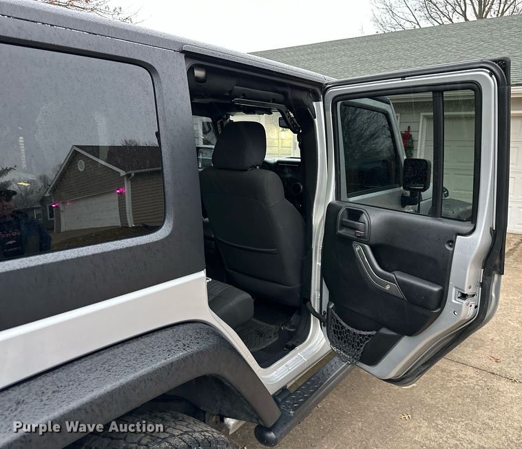 image for item EJ6839 2012 Jeep Wrangler Unlimited SUV