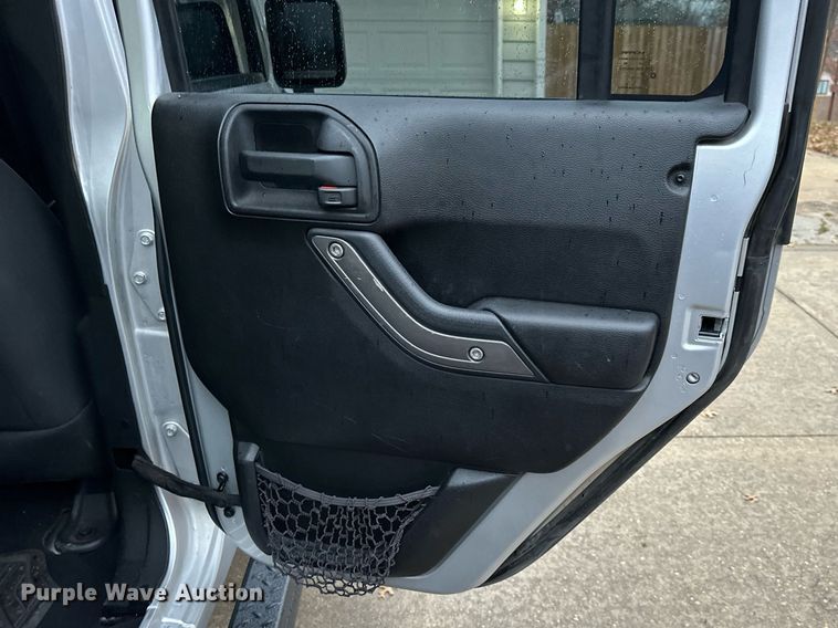 image for item EJ6839 2012 Jeep Wrangler Unlimited SUV