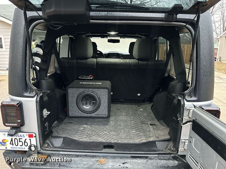 image for item EJ6839 2012 Jeep Wrangler Unlimited SUV