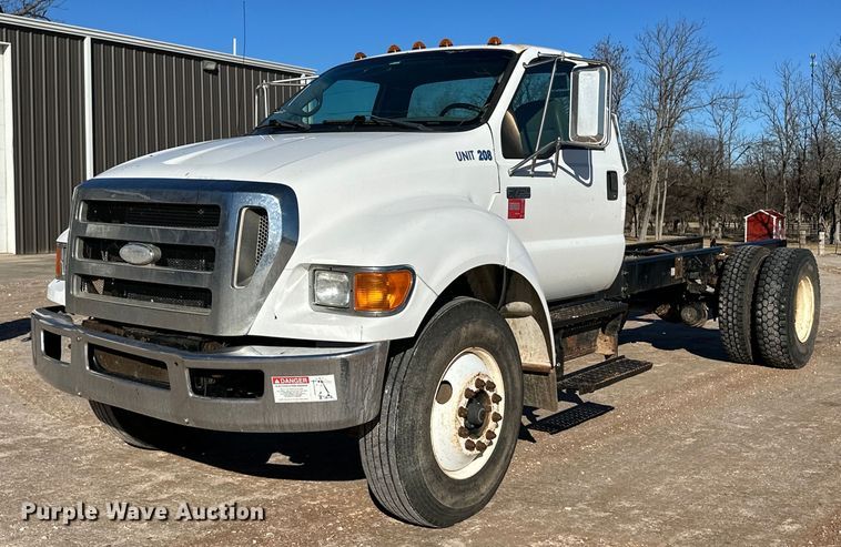 image for item EK9955 2007 Ford F750 Super Duty truck cab and chassis