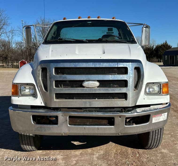 image for item EK9955 2007 Ford F750 Super Duty truck cab and chassis