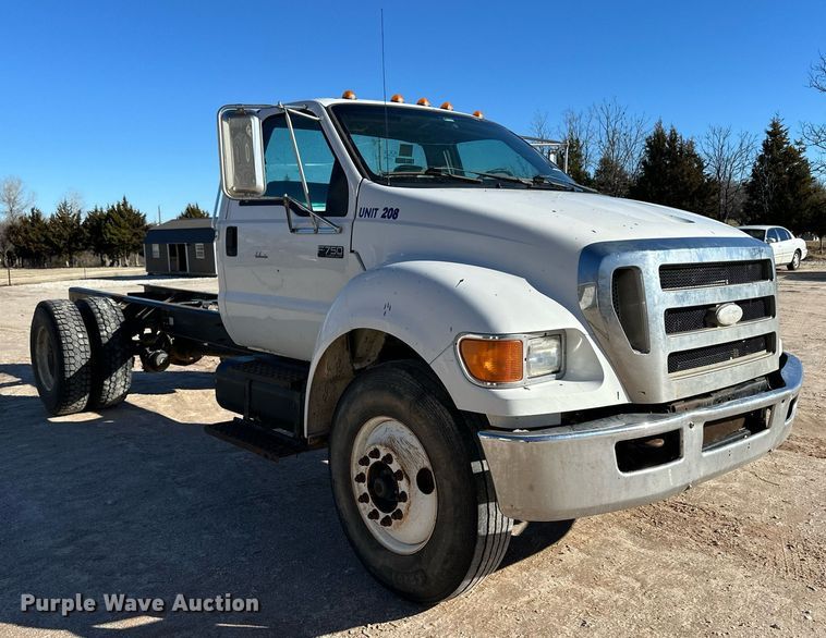 image for item EK9955 2007 Ford F750 Super Duty truck cab and chassis