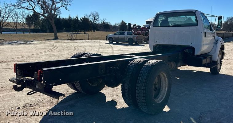 image for item EK9955 2007 Ford F750 Super Duty truck cab and chassis