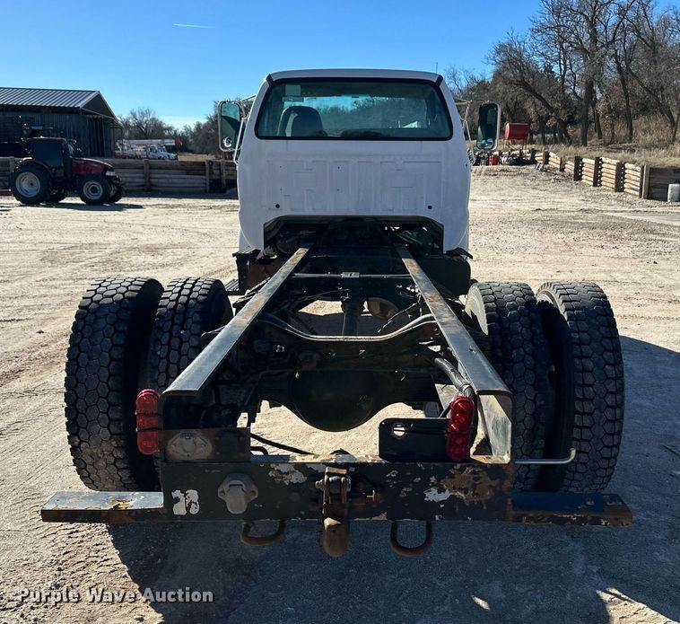 image for item EK9955 2007 Ford F750 Super Duty truck cab and chassis