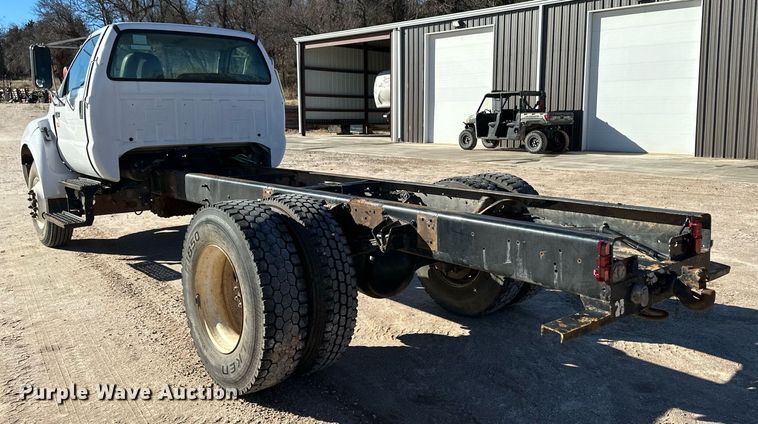 image for item EK9955 2007 Ford F750 Super Duty truck cab and chassis