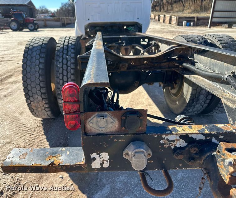 image for item EK9955 2007 Ford F750 Super Duty truck cab and chassis