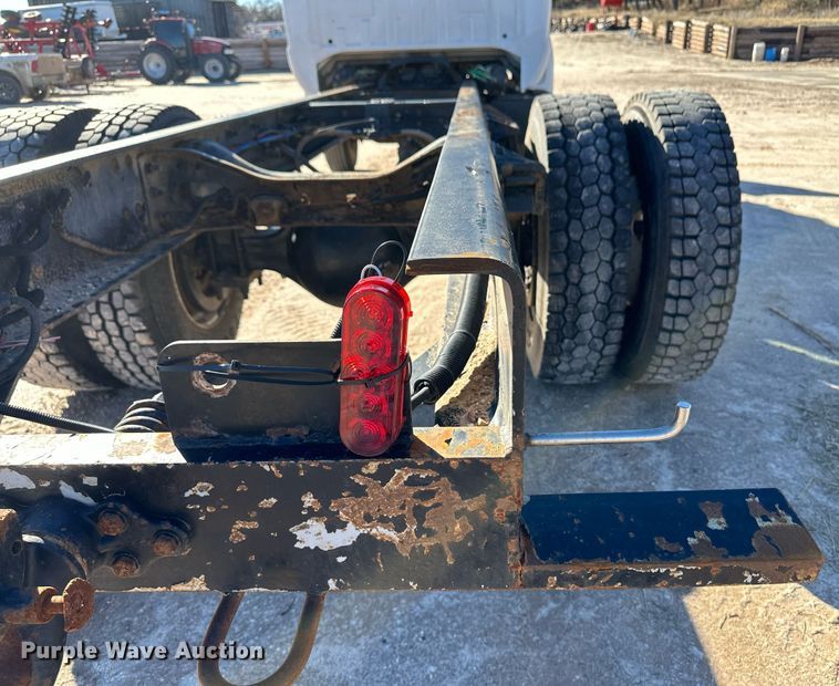 image for item EK9955 2007 Ford F750 Super Duty truck cab and chassis