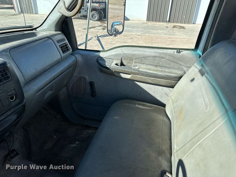 image for item EK9955 2007 Ford F750 Super Duty truck cab and chassis