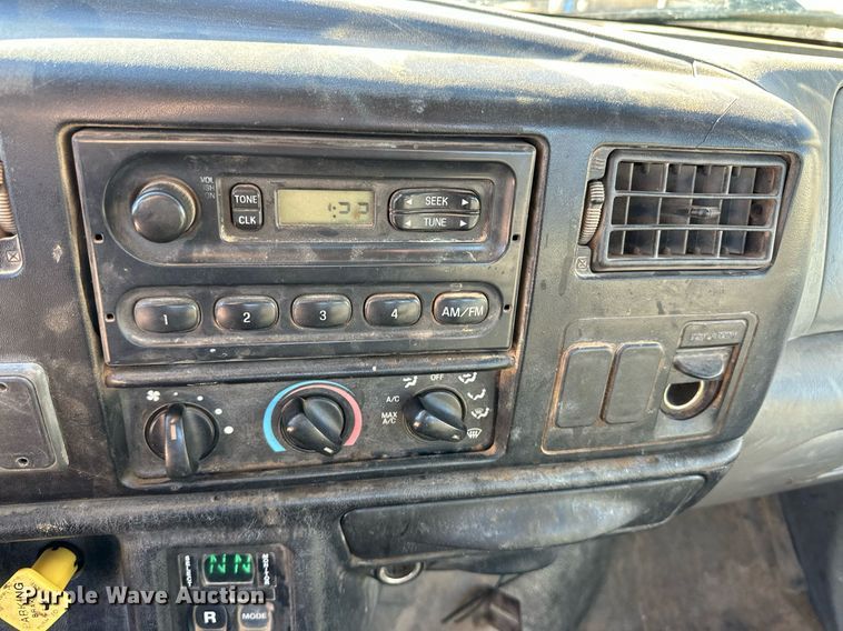 image for item EK9955 2007 Ford F750 Super Duty truck cab and chassis