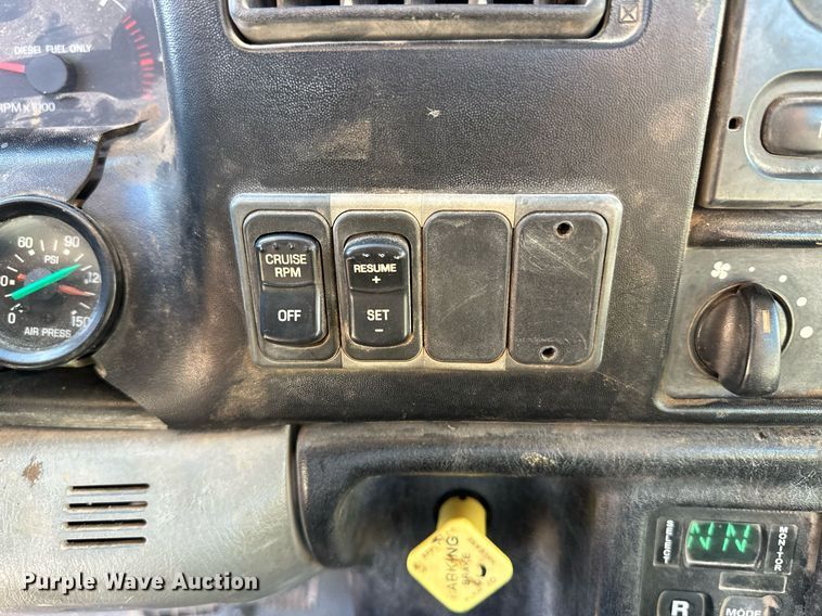 image for item EK9955 2007 Ford F750 Super Duty truck cab and chassis