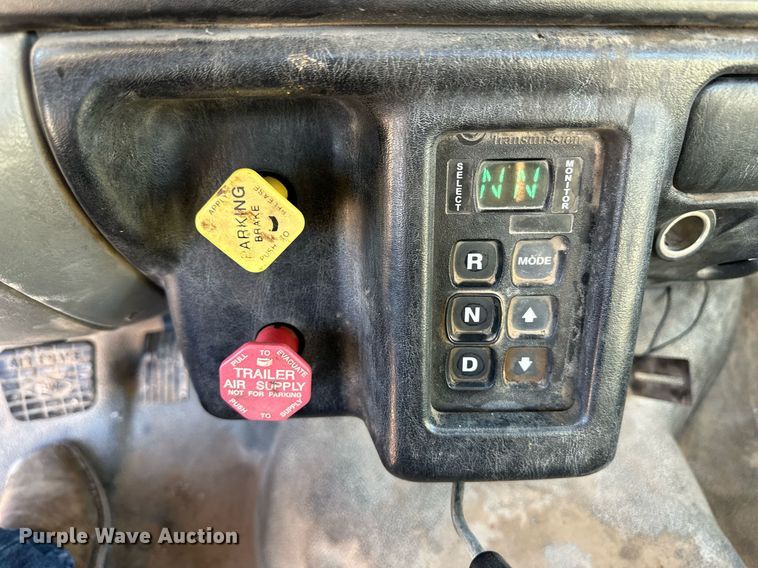 image for item EK9955 2007 Ford F750 Super Duty truck cab and chassis