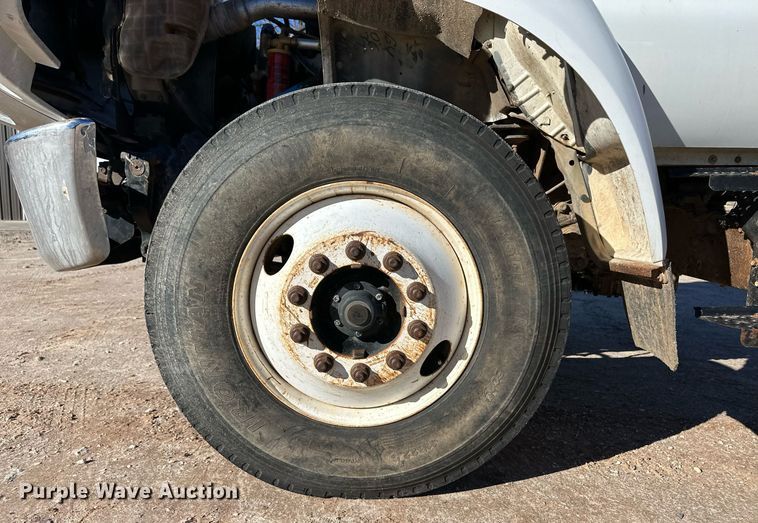 image for item EK9955 2007 Ford F750 Super Duty truck cab and chassis