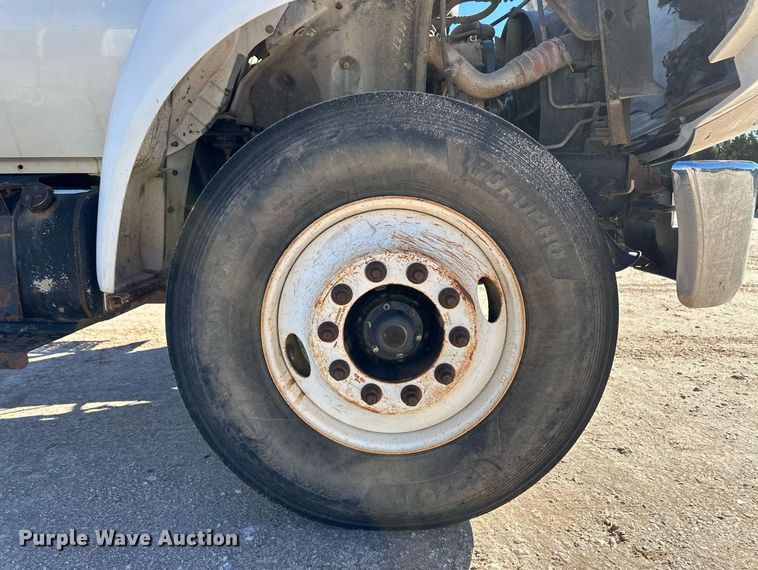 image for item EK9955 2007 Ford F750 Super Duty truck cab and chassis