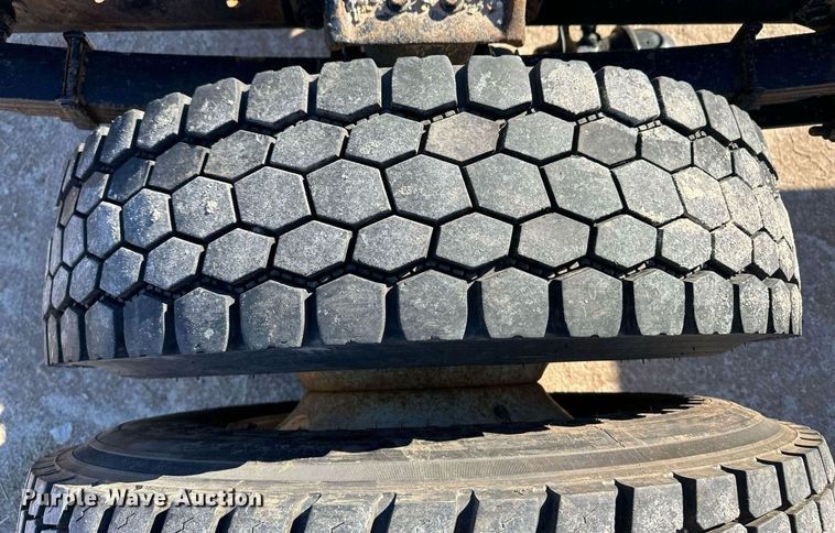 image for item EK9955 2007 Ford F750 Super Duty truck cab and chassis