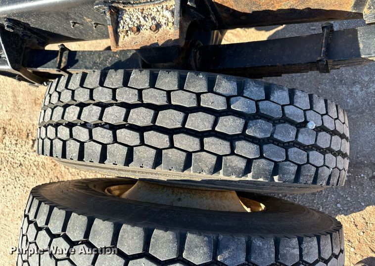 image for item EK9955 2007 Ford F750 Super Duty truck cab and chassis