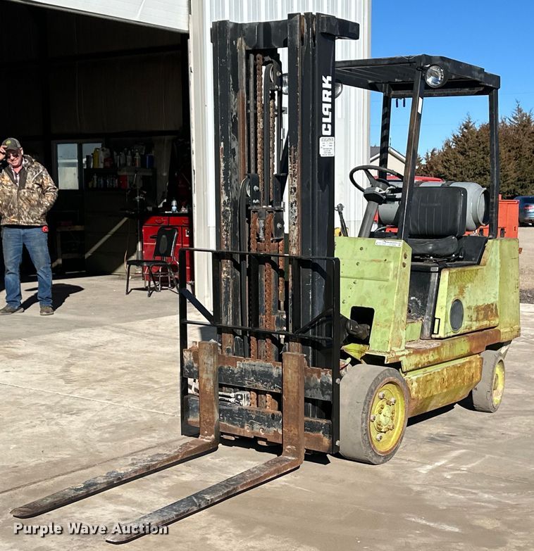 image for item EK9986 Clark GCX25E forklift