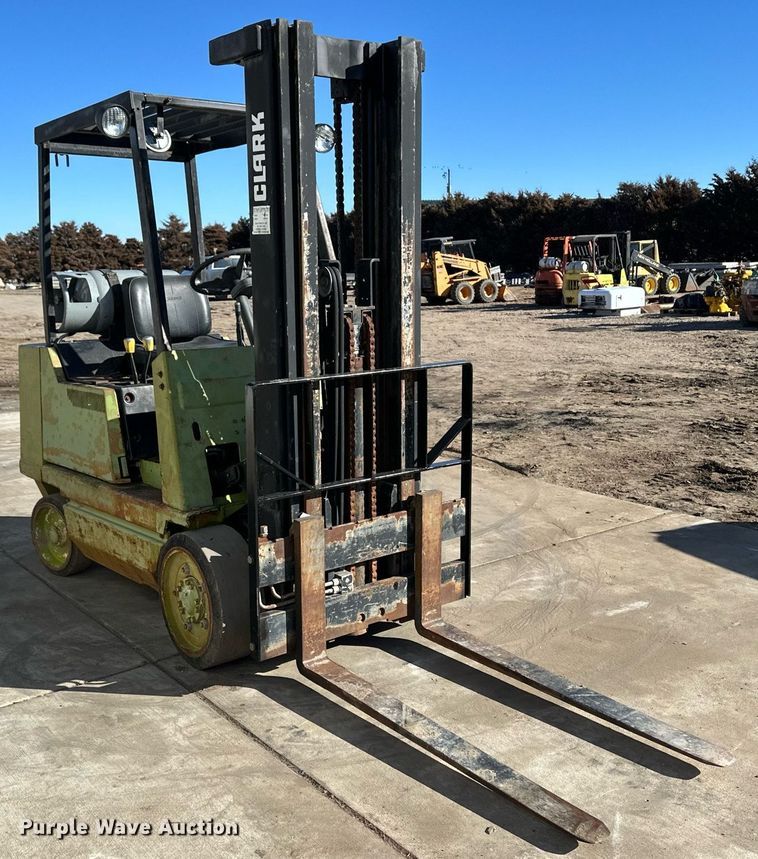 image for item EK9986 Clark GCX25E forklift
