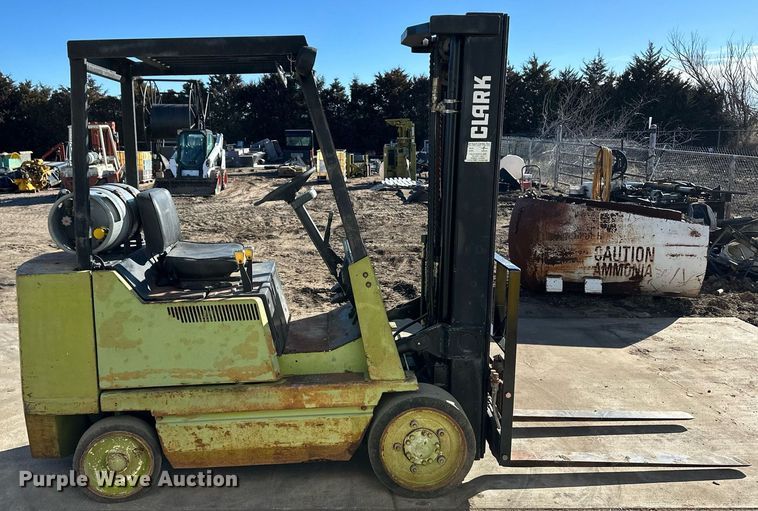 image for item EK9986 Clark GCX25E forklift