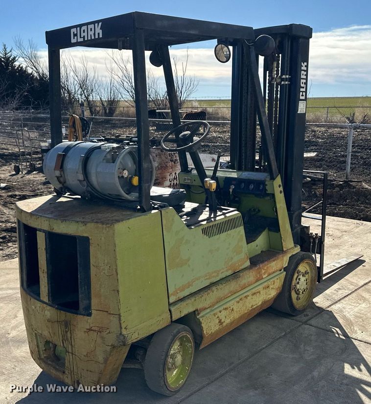 image for item EK9986 Clark GCX25E forklift