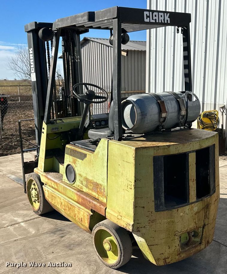image for item EK9986 Clark GCX25E forklift