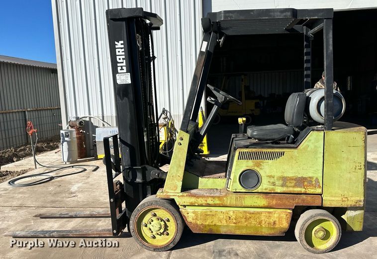 image for item EK9986 Clark GCX25E forklift