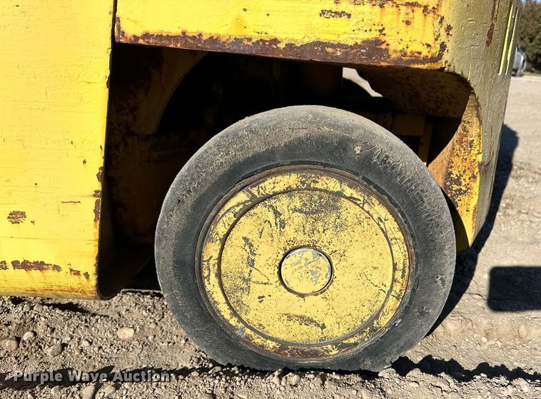 image for item EK9987 Hyster forklift