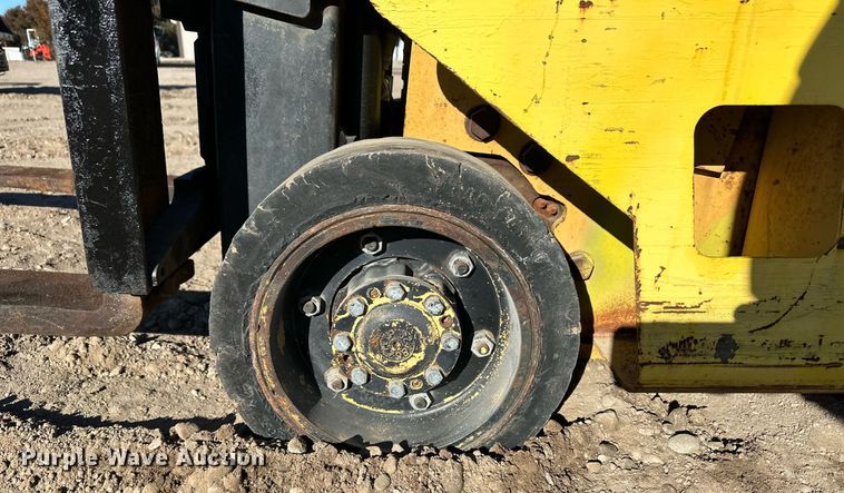 image for item EK9987 Hyster forklift