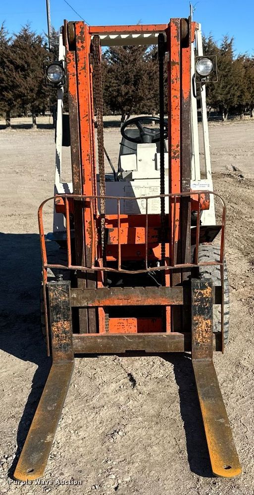 image for item EK9988 Nissan 25 forklift