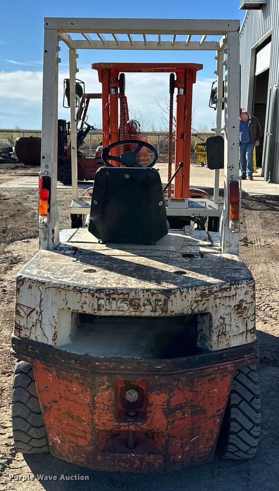 image for item EK9988 Nissan 25 forklift