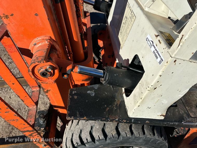 image for item EK9988 Nissan 25 forklift