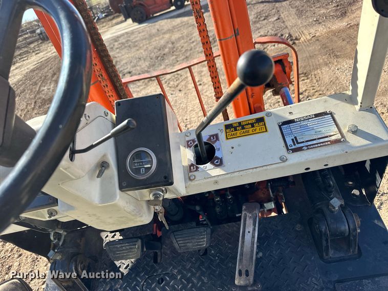 image for item EK9988 Nissan 25 forklift