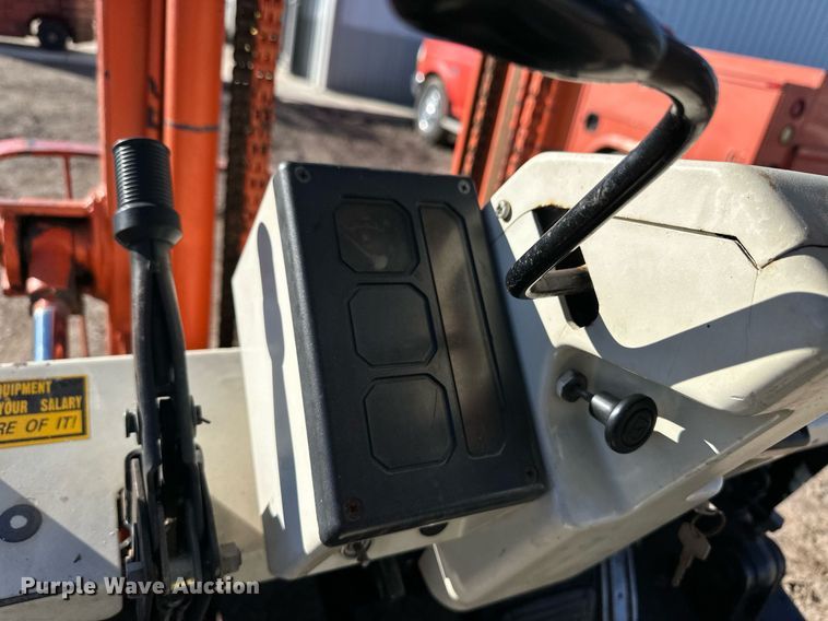 image for item EK9988 Nissan 25 forklift