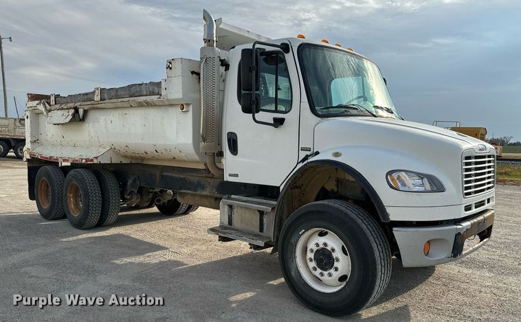 image for item GG9911 2003 Freightliner Business Class M2 dump truck