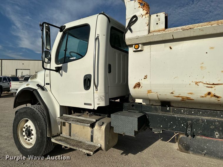 image for item GG9911 2003 Freightliner Business Class M2 dump truck