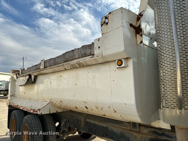 image for item GG9911 2003 Freightliner Business Class M2 dump truck