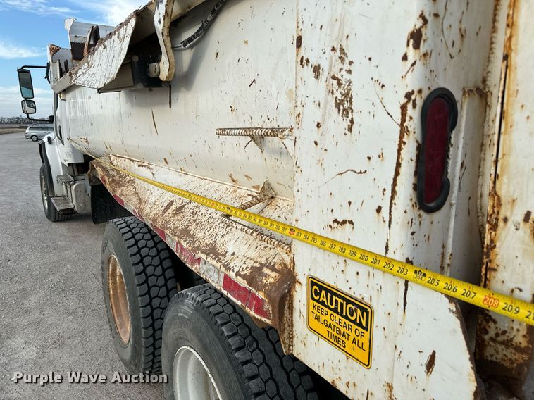 image for item GG9911 2003 Freightliner Business Class M2 dump truck