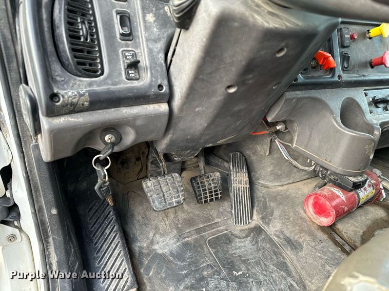 image for item GG9911 2003 Freightliner Business Class M2 dump truck