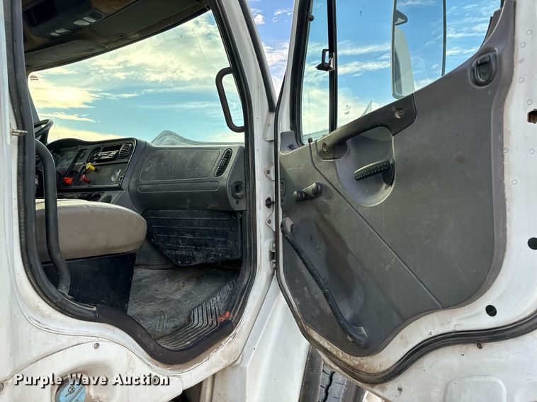 image for item GG9911 2003 Freightliner Business Class M2 dump truck