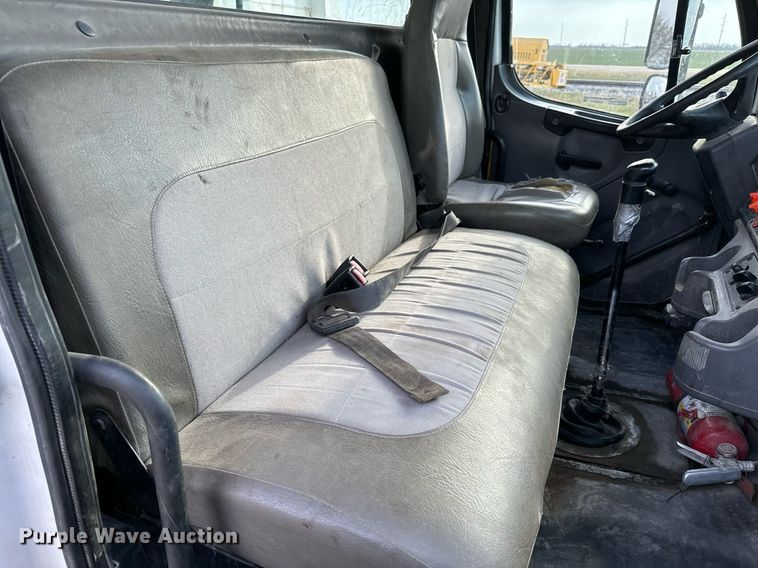 image for item GG9911 2003 Freightliner Business Class M2 dump truck