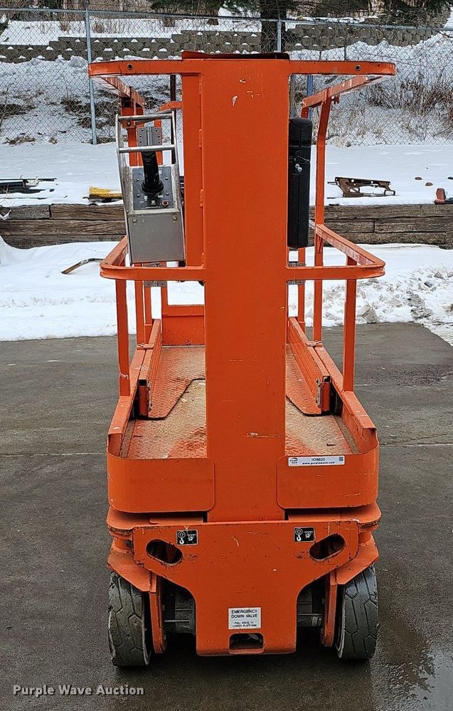 image for item IO9820 2017 Snorkel TM12E vertical lift