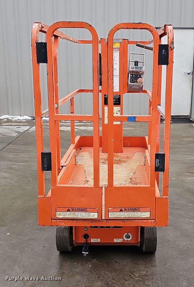 image for item IO9820 2017 Snorkel TM12E vertical lift