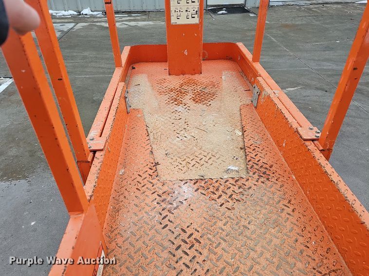 image for item IO9820 2017 Snorkel TM12E vertical lift